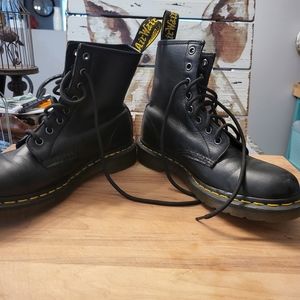 Dr Martens Black Air Wair size 8 with Bouncing Soles